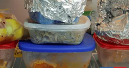 Warme Essensreste in den Kühlschrank stellen, ist das gut?