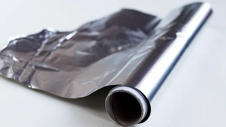 Finally, an answer! THIS is why aluminium foil has a shiny and a dull side!