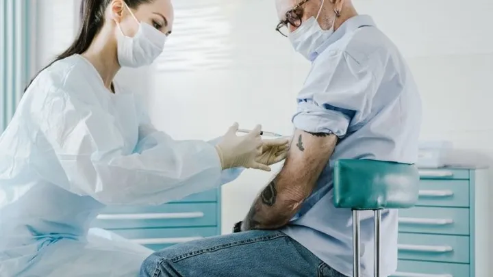 Eerste Nederlandse bedrijf stelt vaccinatieplicht in voor werknemers