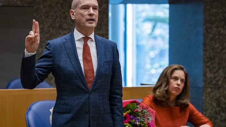 Oeps: concept regeerakkoord aangetroffen in trein na slordigheid