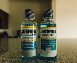 Por esto debes frotar Listerine en tu cabello