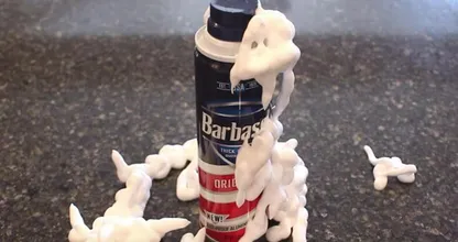 Komisch, aber wahr: Rasierschaum reinigt diese 5 Dinge im Haus besser als andere Mittel