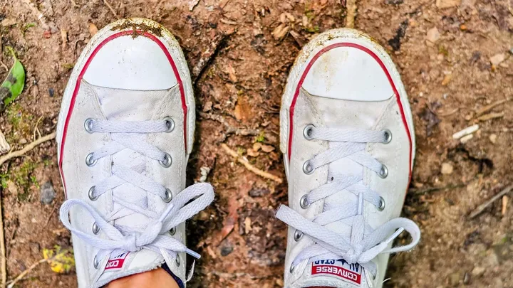 Been sweating in your shoes? This is how you get rid of those nasty smells!