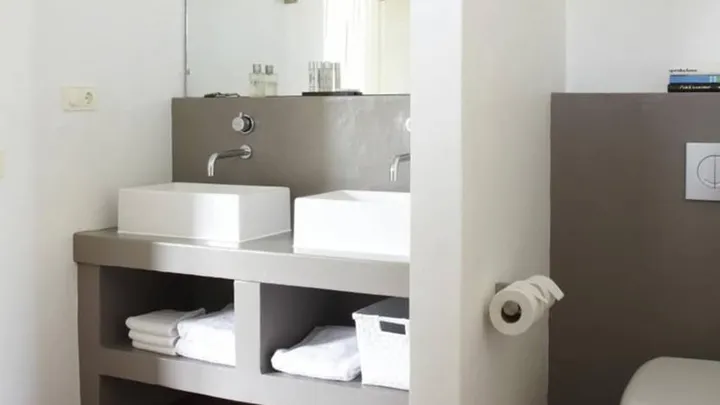 Heb je een kleine badkamer? Met deze 10 slimme trucs lijkt je badkamer gigantisch!