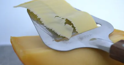 Brokkelt jouw kaas ook altijd af als je het schaaft? ZO gebeurt het nooit meer!
