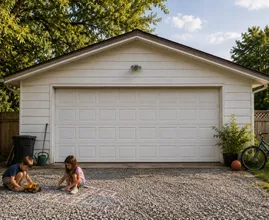 In dieser Garage wohnt eine ganze Familie – aber wartet erst mal, bis ihr seht, wie es drinnen aussieht
