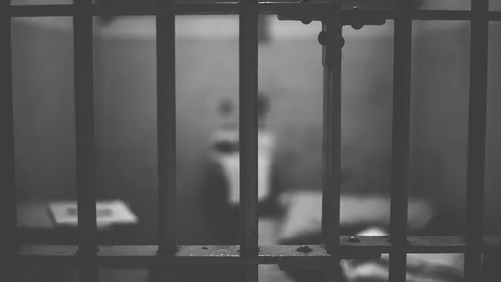 Vader valt stalker van tienerdochter aan en krijgt 4,5 jaar cel opgelegd