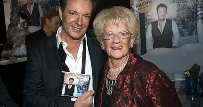 Gerard Joling vertelt hoe het nu met hem gaat na verlies moeder