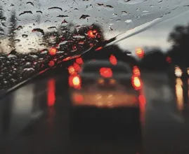 Estas 6 dicas eliminarão rapidamente o embaçamento dos vidros do carro