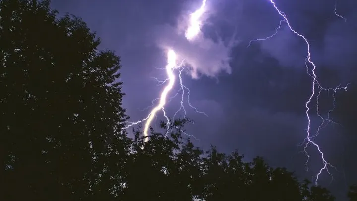 Hevige buien en onweer: KNMI kondigt code geel af
