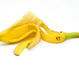 Dit is waarom je voor het slapengaan een bananenschil op je arm moet leggen