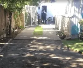 La polizia ha fatto irruzione in questa casa e non crederai mai a quello che hanno trovato lì dentro. Incredibile!