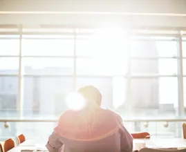 Onderzoek toont aan: een 8-urige werkdag is veel te lang
