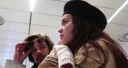 Bibi gaat voor het eerst zonder baby Teddy op reis en dat zorgt voor tranen