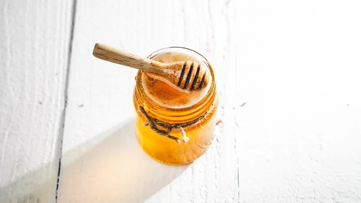 Find out: is replacing sugar with honey better for your health?
