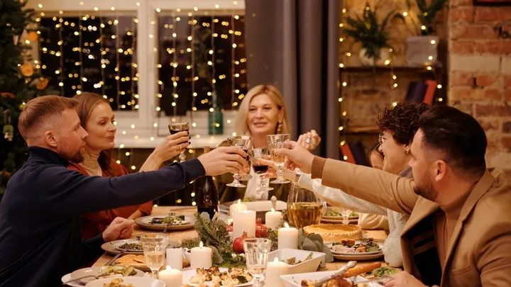 Buikpijn rond de feestdagen? Dit is hoe je dat voorkomt