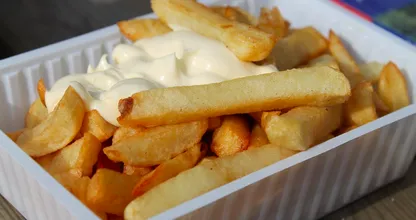 Mit diesen Tricks schmecken deine Pommes wie von der Frittenbude!