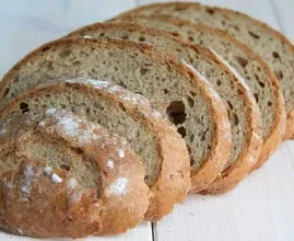 Isso é o que pode acontecer se você enrolar uma fatia de pão em seu pé! Você vai tentar?