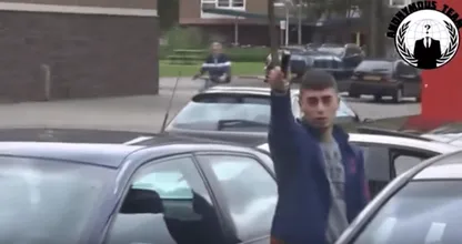 VIDEO: "Allemaal doodmaken jullie kaaskoppen, allemaal!" Doodsbedreigingen en wapens in nieuwste treitervlog!
