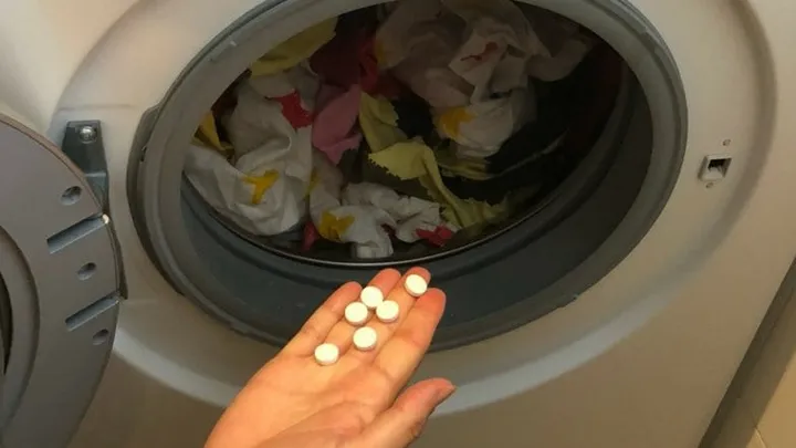 Intenta agregar un poco de aspirina a tu lavadora; el resultado es asombroso