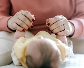 Tips voor kersverse ouders: wat neem je mee in een luiertas