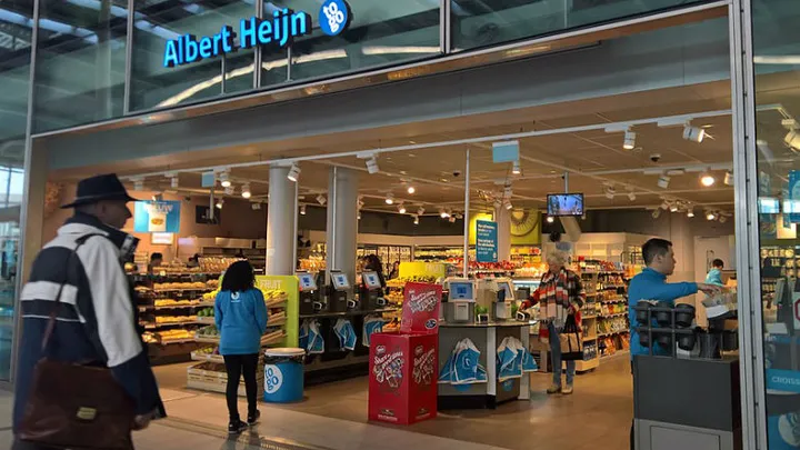 Grote kassastoring bij Albert Heijn: helft van filialen in het land gesloten