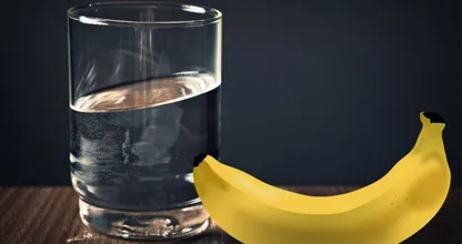 Starte deinen Tag mit einem Glas warmem Wasser und einer Banane – hier erfährst du warum
