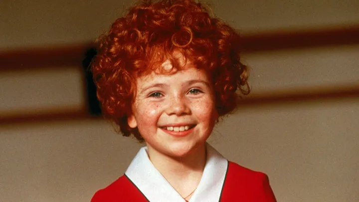 Erinnert ihr euch an Annie aus dem Filmmusical? So sieht der freche Rotschopf heute aus!