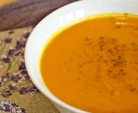 Lecker, einfach und günstig: Süßkartoffelsuppe! Die wirst du lieben!