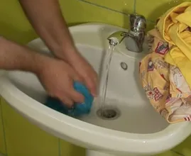 Can't get those stubborn sweat odors out of your clothes? Here's a handy trick!