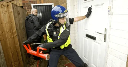Weer een prachtige blog van de politie: "Opa doet de deur niet meer open.."