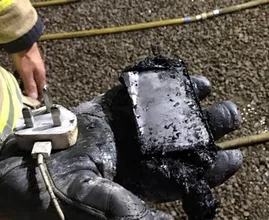 Laut Feuerwehr ist dies der gefährlichste Ort dein Handy aufzuladen.