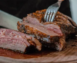 Sintomas que indicam que você pode ter intolerância à carne