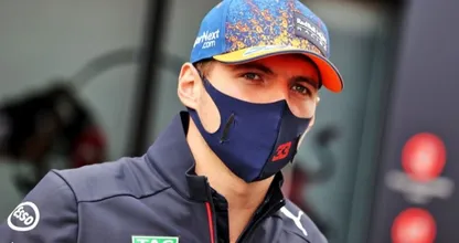 Zo ziet de 21-jarige zus van Max Verstappen eruit