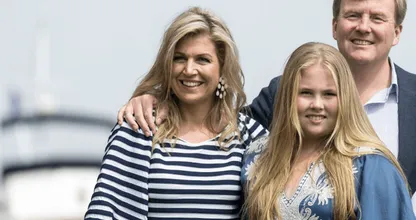 Het internet is helemaal in de war: déze vrouw lijkt wel heel veel op prinses Amalia