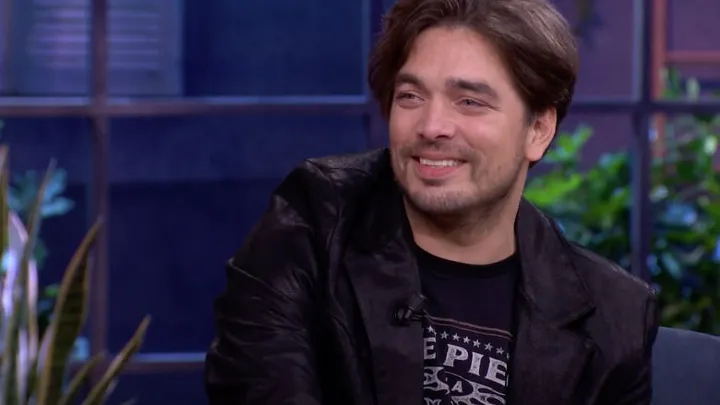 Waylon vertelt op hilarische wijze hoe dochtertje funest is voor zijn carrière