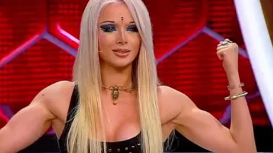 Ce n’est pas une poupée Barbie - C’est un vrai être humain !