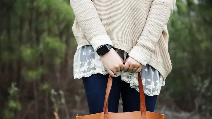 Vrouw in shock als juwelier haar dít vertelt over de oude ring van haar moeder