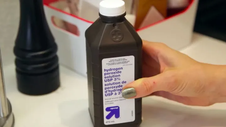 10 reasons to keep a bottle of hydrogen peroxide in your home