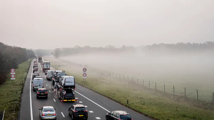 Een teveel aan auto's in Nederland: files worden langer en langer