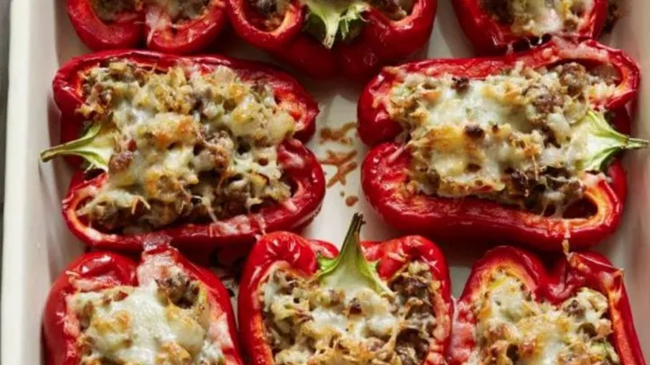 Ein Augenschmaus, der genau so lecker schmeckt: gefüllte Paprika mit Hackfleisch!
