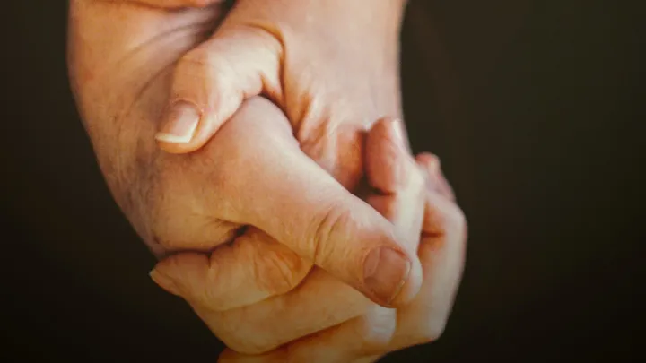 Hijo adoptivo se reencuentra con su madre biológica después de 58 años