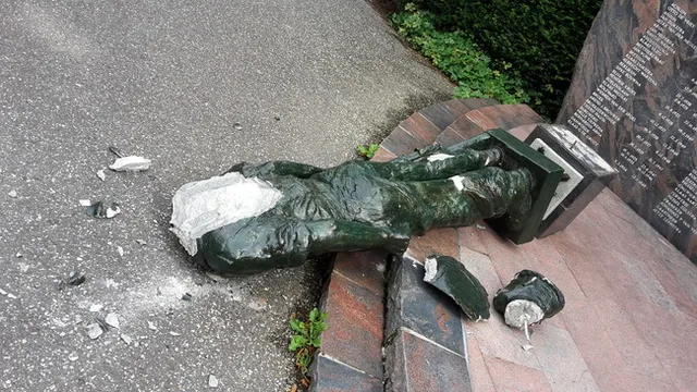 Indiëmonument in Leeuwarden volledig vernield; wie heeft iets gehoord of gezien? Delen svp!