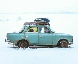 Dit is hoe je vastgevroren autodeuren in de winter voorkomt