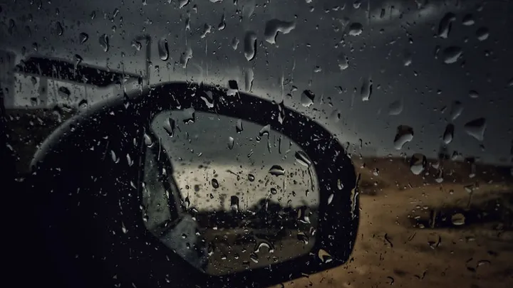 Pas op voor de zware storm die vanmiddag over Nederland en België raast