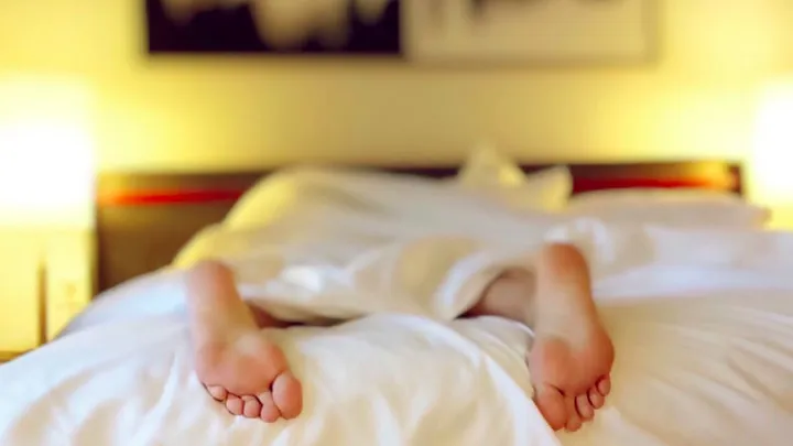 Zonder pyjama slapen? Dit is waarom je dat niet meer zou moeten doen