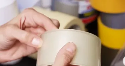 Trick: immer direkt das Ende vom Klebeband finden und es reißt nie wieder ein!