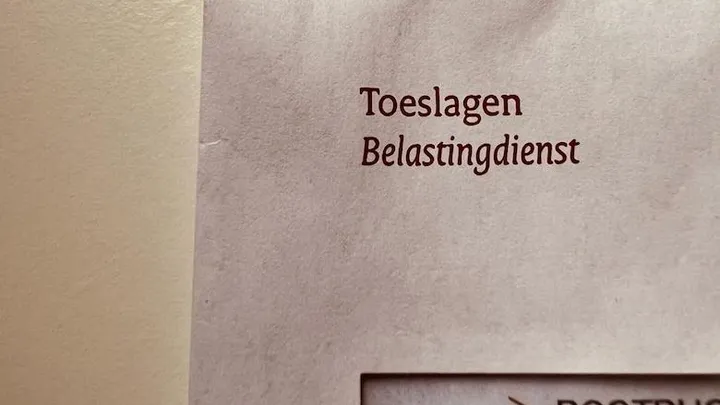 Fiscus weer in de fout: duizenden zonder reden toeslag kwijtgeraakt