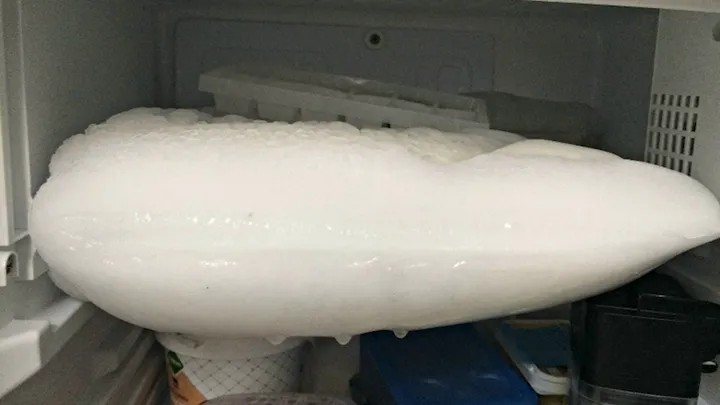 ¡Este pequeño truco hará que descongelar tu congelador sea tan fácil!