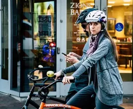 Helm dragen bij fietsen op elektrische fiets wordt mogelijk verplicht
